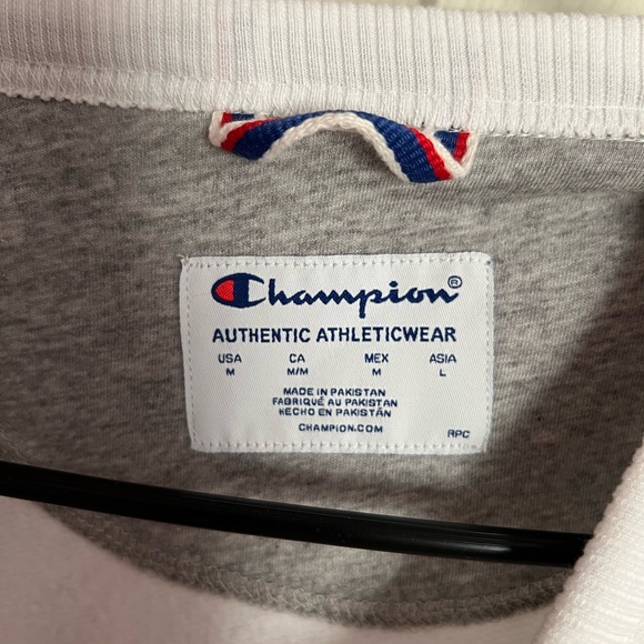 Men’s Champion crewneck - Picture 3 of 4